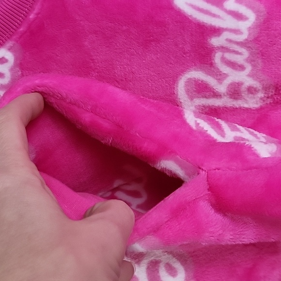 Barbie sweater and shorts set - Picture 2 of 6